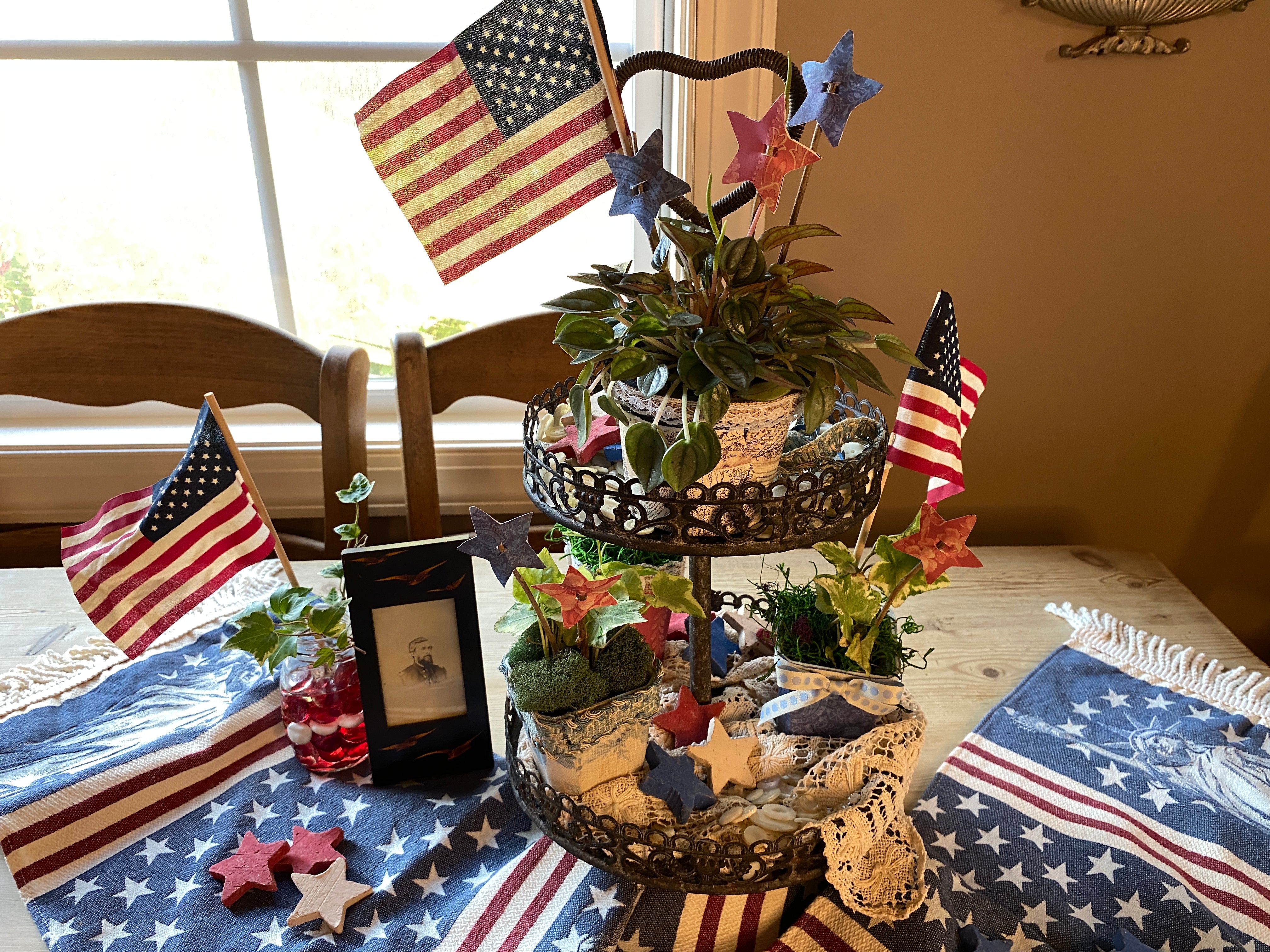 Use Your Indoor Plants for Holiday Tablescapes