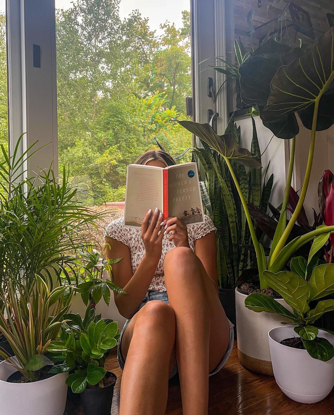 Make your Reading Nook an Escape with Plant Decor